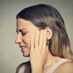 Боль между ухом и виском