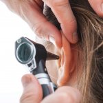 Диагностика и лечение заложенности в ушах