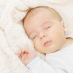 A child twitches in his sleep: this is a symptom of illness